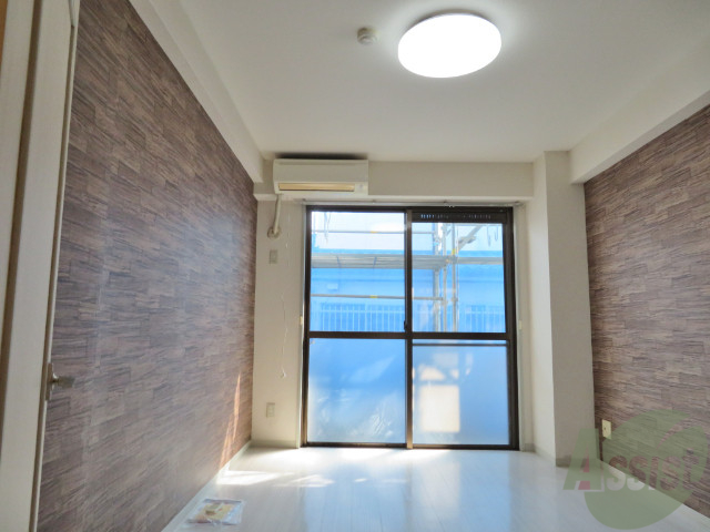 居室・リビング　ナチュラルなカラーのフローリングが素敵なお部屋です