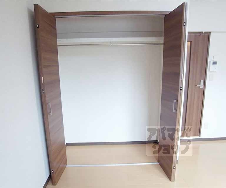 収納　ワイドタイプのクローゼット