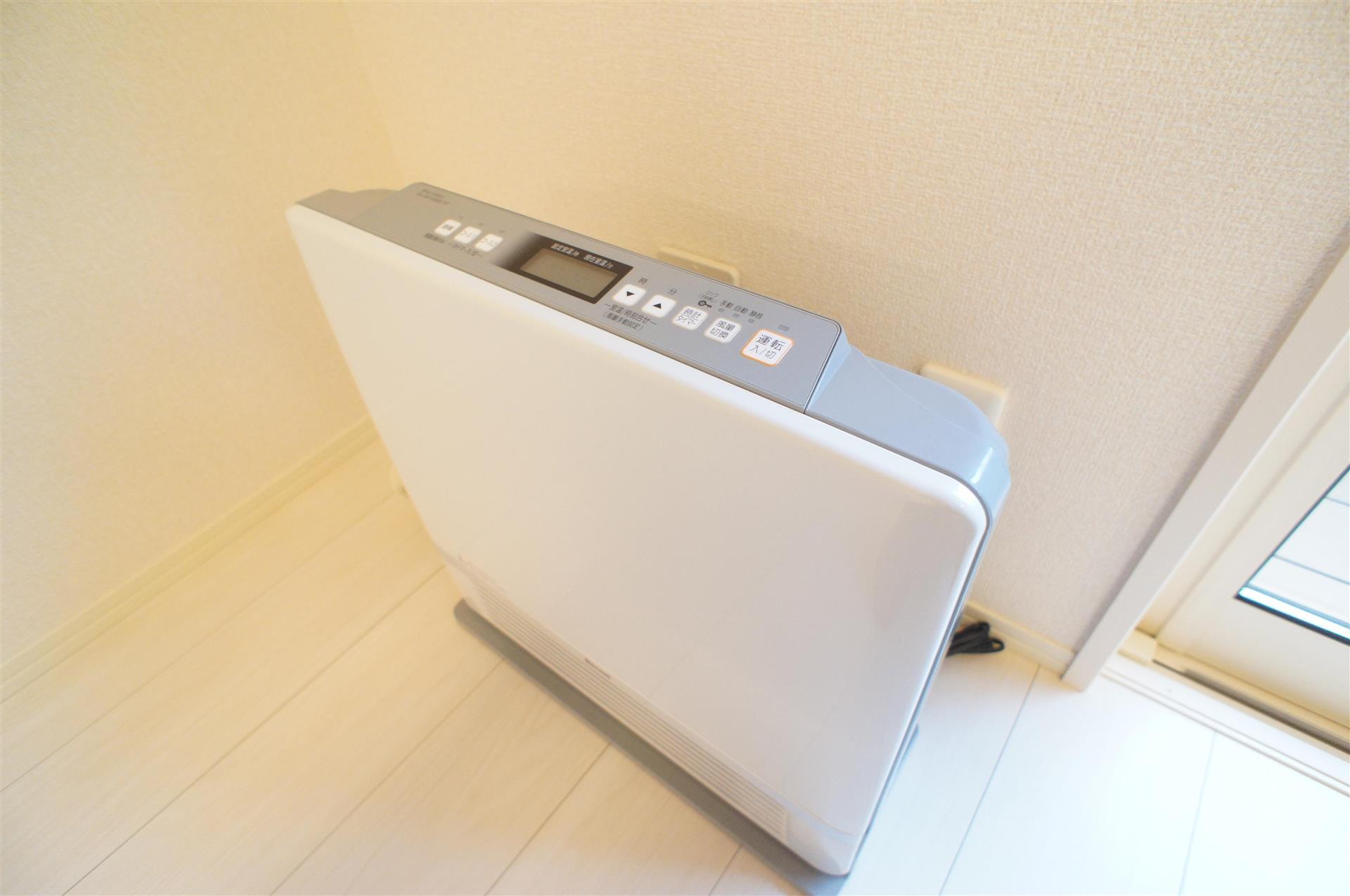 その他　温水ルームヒーター