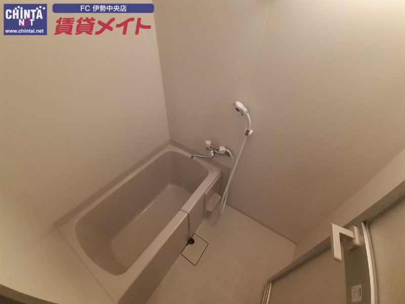 バス・シャワールーム　同物件別部屋写真反転