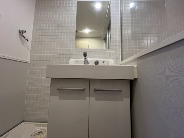 洗面設備　ゆったりとスペースのある洗面所