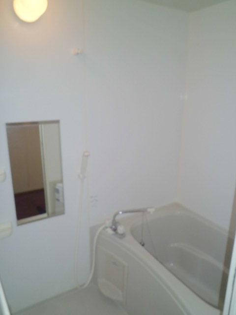 バス・シャワールーム　清潔感のあるお風呂