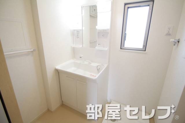 洗面設備　洗髪洗面化粧台。