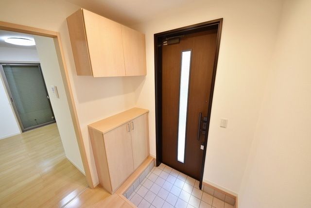 玄関　お部屋探しは株式会社　タウンハウジング　までお気軽にお問合…