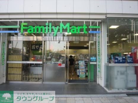 コンビニ　ファミリーマート北青山三丁目店（コンビニ）まで370m