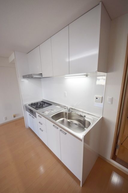 キッチン　★3口ガスシステムキッチンです★