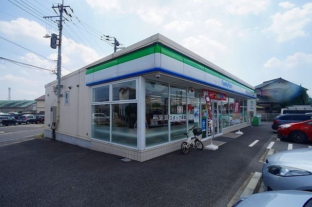 コンビニ　ファミリーマート伊勢崎東町店（コンビニ）まで1800m