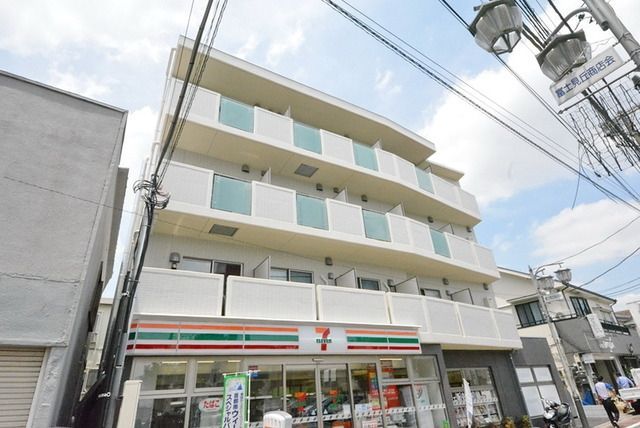 建物外観　★駅徒歩３分！真下にコンビニ★