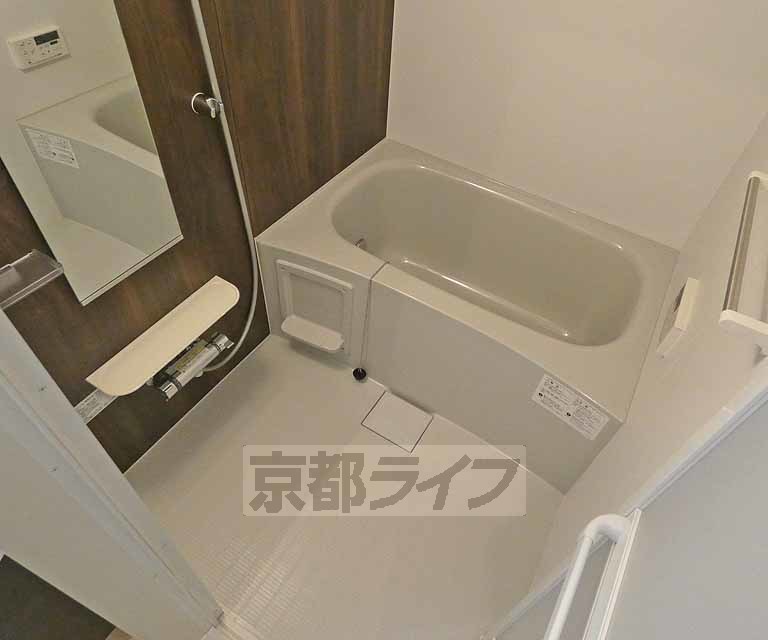 バス・シャワールーム　大人でもゆっくり入れますよ。