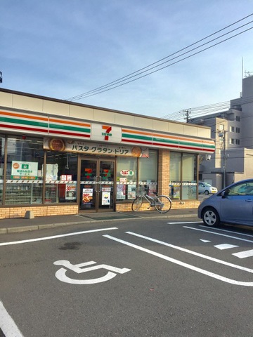 コンビニ　セブンイレブン札幌西町北店（コンビニ）まで400m