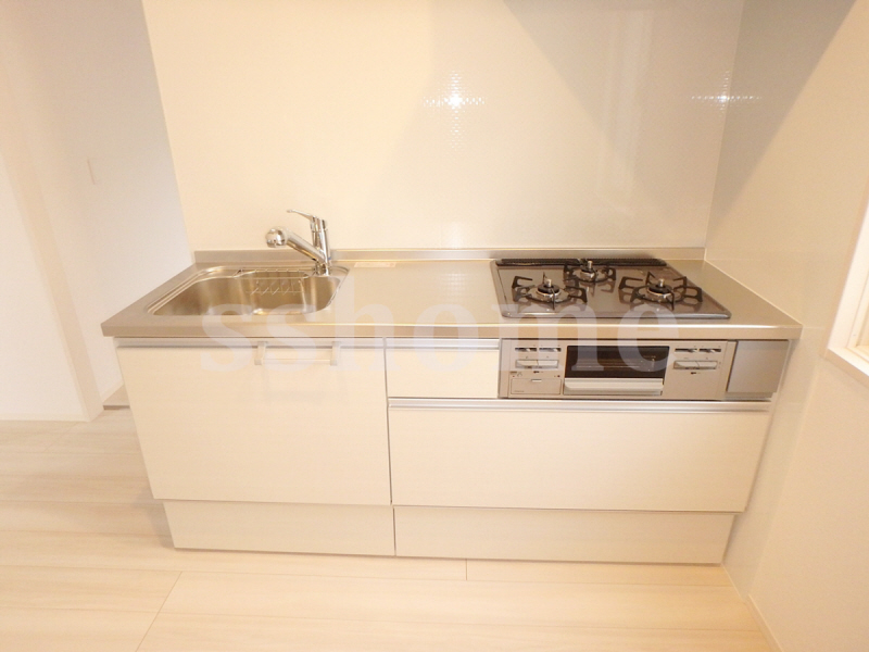 キッチン　ガスコンロ3口付きのシステムキッチン☆