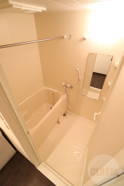 バス・シャワールーム　清潔感のあるバスルームです