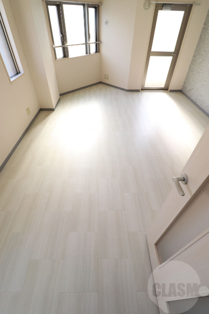 居室・リビング　１１．３帖の明るい洋室です