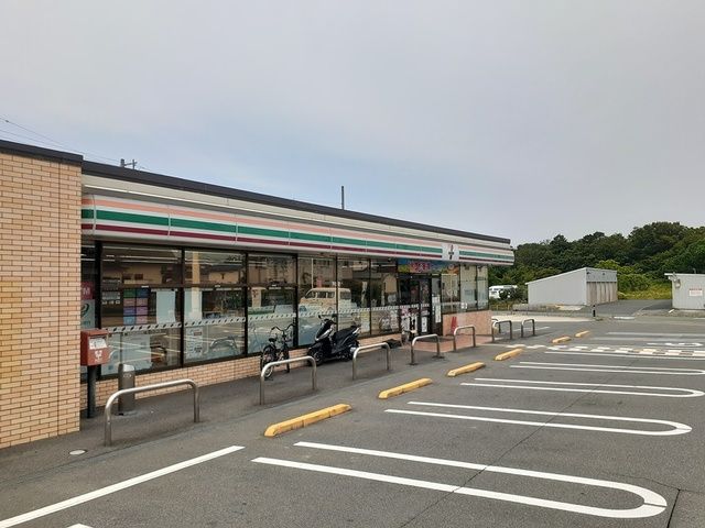 コンビニ　セブンイレブン様（コンビニ）まで803m