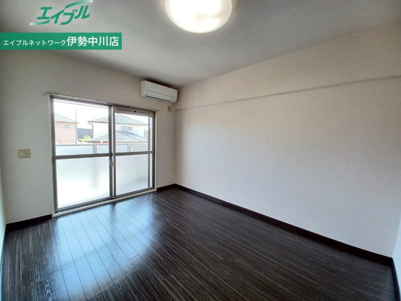 居室・リビング　同物件別室画像