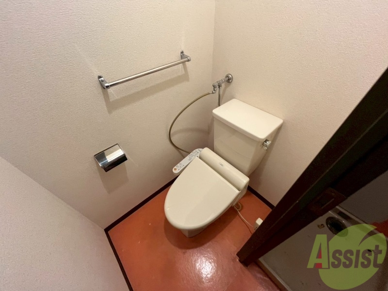 トイレ　ウォシュレット機能がついたトイレ。安心して使用できますね。