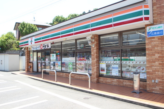 コンビニ　セブンイレブン広島大町西店（コンビニ）まで800m
