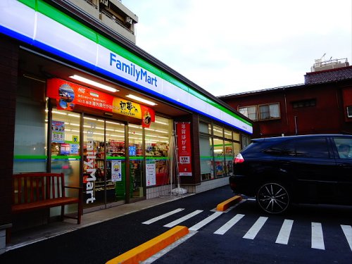 コンビニ　ファミリーマート杉並下高井戸二丁目店（コンビニ）まで133m
