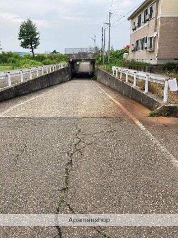 その他　前面道路（その他）まで0m