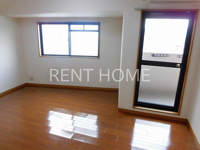 居室・リビング　洋室8.8帖と広めです。