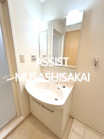 洗面設備　写真：設備同仕様の別物件です