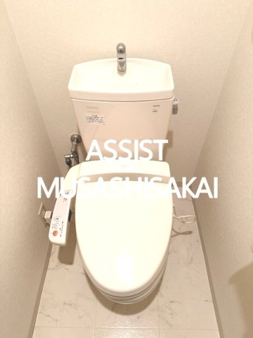 トイレ　写真：設備同仕様の別物件です