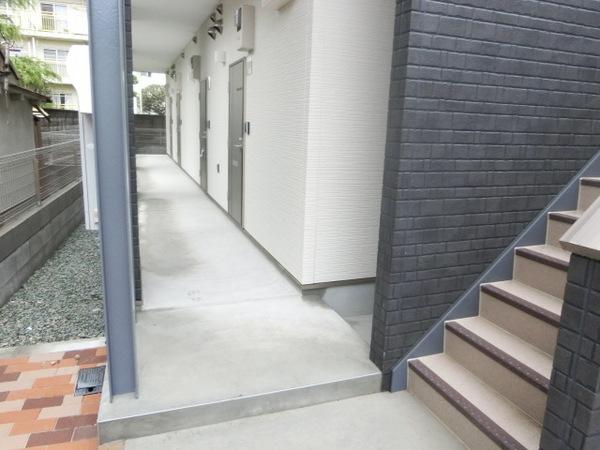 エントランス　きれいに清掃されていますね！