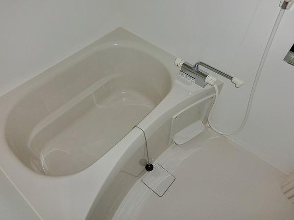 バス・シャワールーム　浴室乾燥機付きバス！