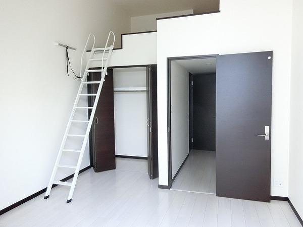 居室・リビング　広々とした洋室！