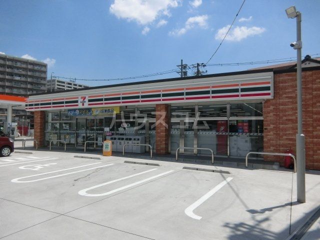 コンビニ　セブンイレブン四日市北浜田町店（コンビニ）まで525m