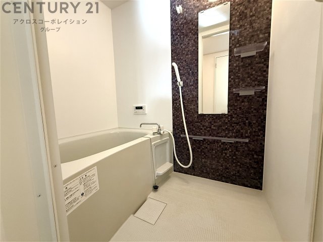 バス・シャワールーム　シンプルで機能的なユニットバス！