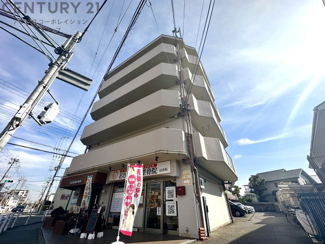 建物外観　敷地内に駐車場あります！