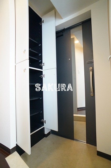 玄関　収納豊富なシューズボックスです♪