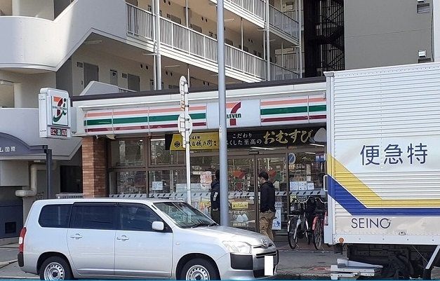 コンビニ　セブンイレブン様（コンビニ）まで500m
