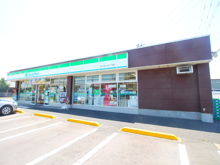 コンビニ　ファミリーマート針ケ谷二丁目店（コンビニ）まで110m