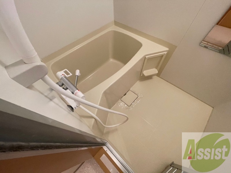 バス・シャワールーム　ユニットバスです。疲れを癒すのに欠かせませんね！