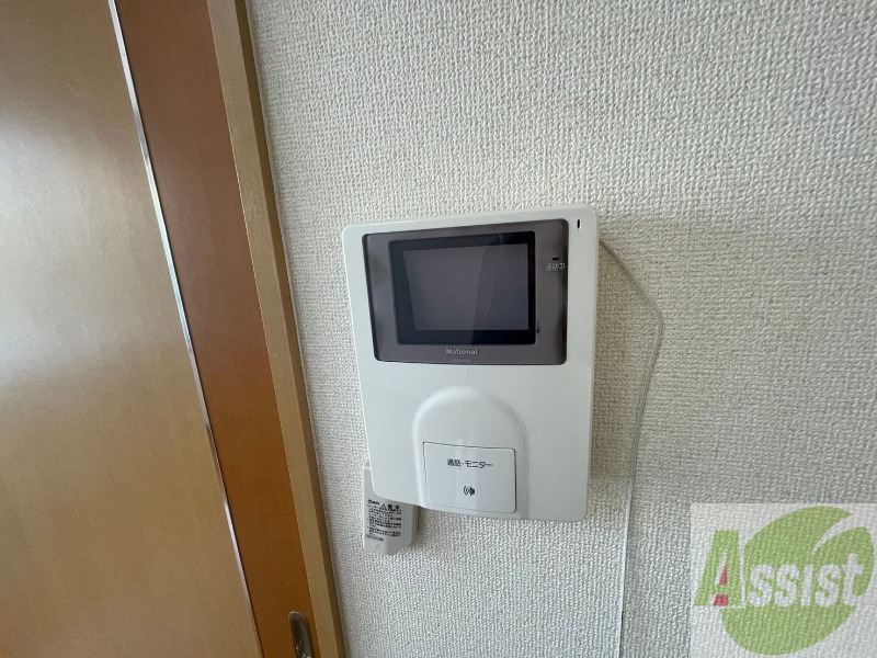 セキュリティ　モニター付きインターホンです。来客時も安心ですね。