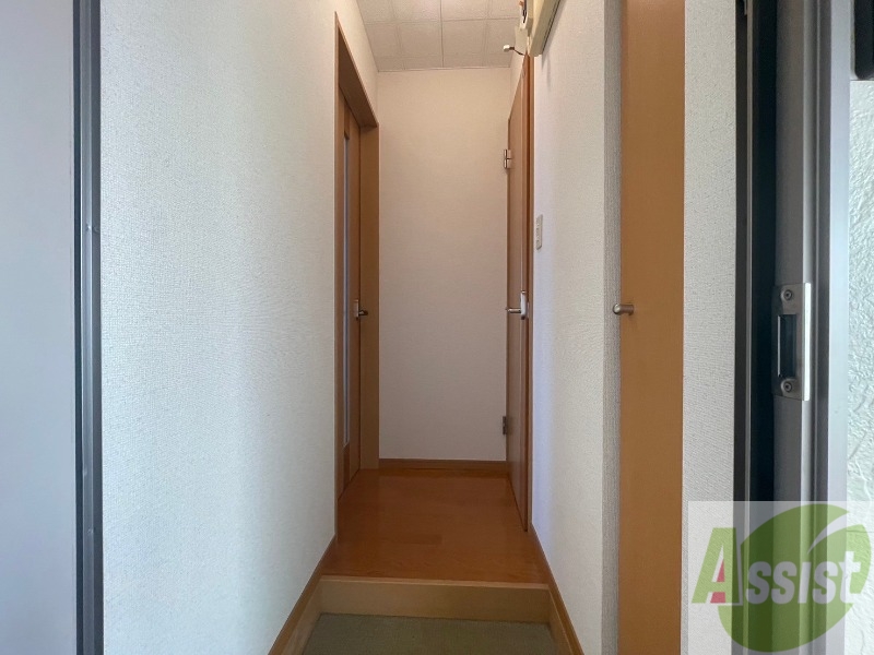 玄関　玄関の様子です。明るい印象ですね。気分もあがりそう。