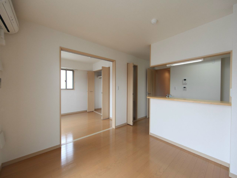 居室・リビング　ＬＤＫ10.3帖　カウンターキッチン　エアコン南向バルコニー