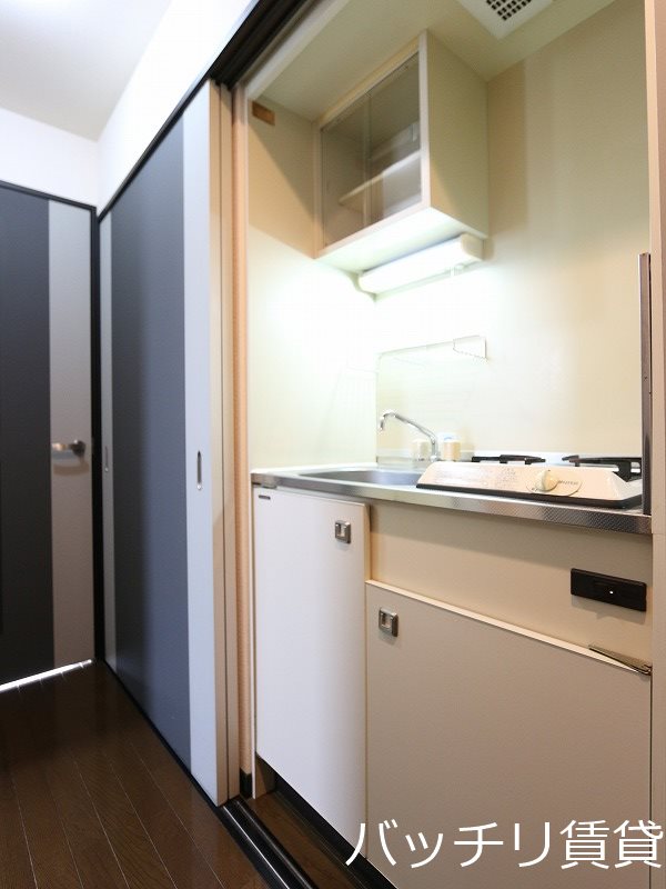 キッチン　別号室タイプの為、現状を優先致します。
