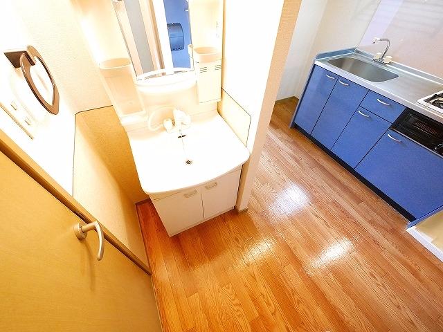 洗面設備　脱衣スペースもあります