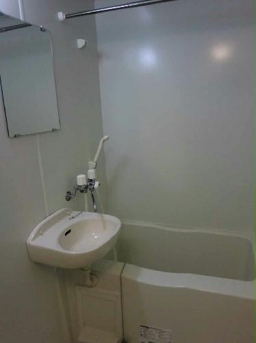 バス・シャワールーム　浴室乾燥機付きのお風呂なので、雨の日でも洗濯物が干せます！