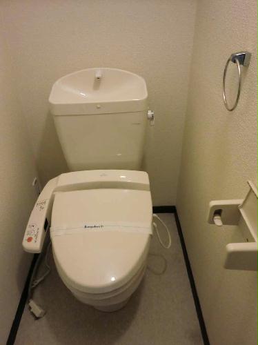 トイレ　トイレ・お風呂は別です♪ウォシュレット付き！