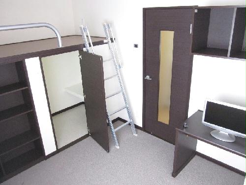 居室・リビング　ウォークインクローゼット付きロフトで収納力バツグン！