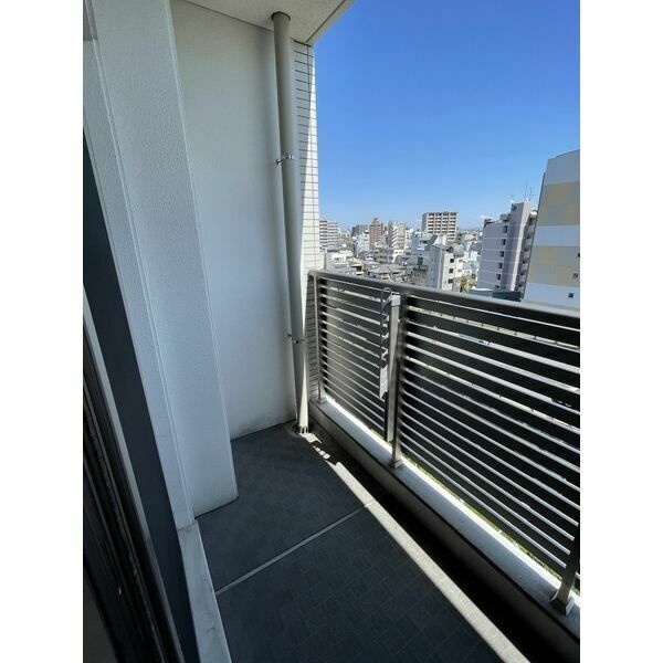 バルコニー　※写真は同じマンションの違う部屋のものになります。反転タイプ