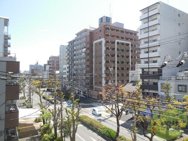 眺望　一週間分の洗濯も干せちゃいます。一服もできますよ。