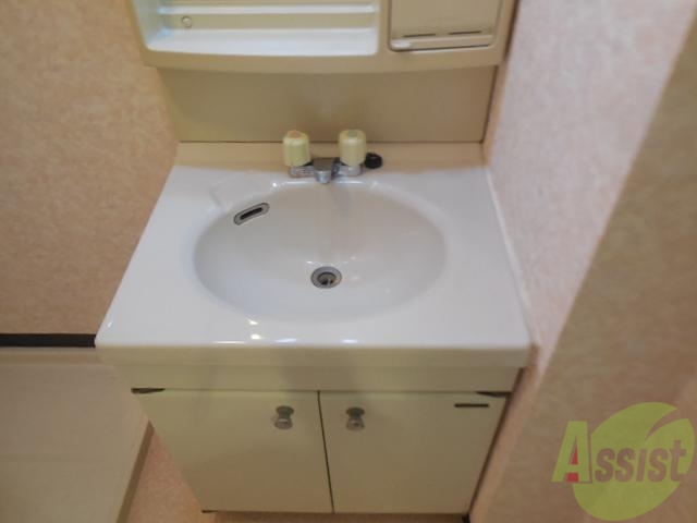 洗面設備　独立洗面台があります、朝の身支度もバッチリ