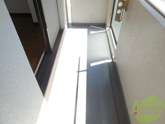 バルコニー　日当たりバッチリ、ふかふかのお布団で眠れますよ。