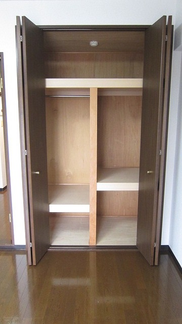 収納　洋室の収納は大きなクローゼットです☆