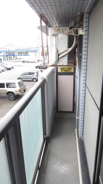 バルコニー　バルコニーでは洗濯物も干せます！